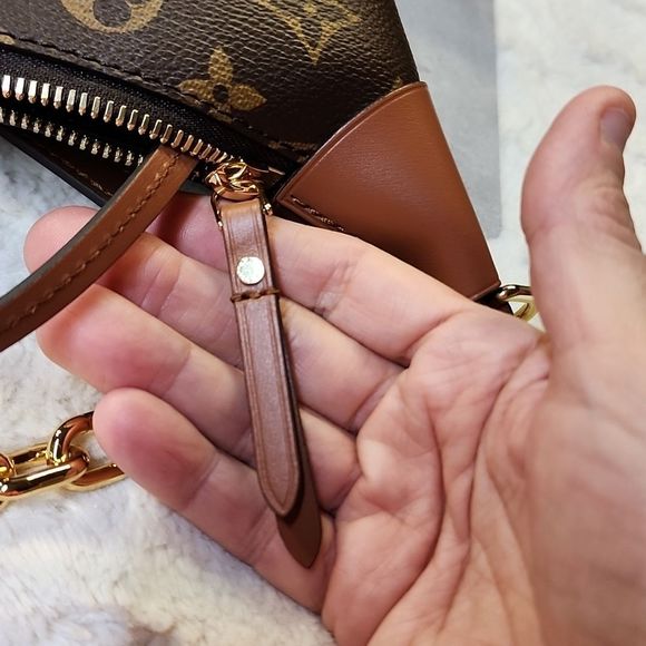 Louis Vuitton Monogram Loop hobo GM - Picture 10 of 16